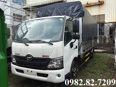 Giá xe tải hino 4,5 tấn XZU730 thùng bạt 5,7m