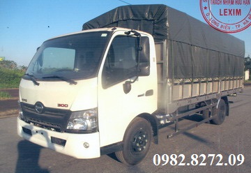 Giá xe tải hino 3,5 tấn thùng bạt XZU720
