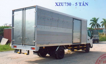 Giá xe tải hino 5 tấn XZU730 Thùng Kín